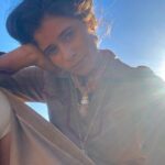 Isadora Cruz Instagram - De volta aos encantos do Sertão gravando #GuerreirosDoSol Sorte, força e flores no nosso caminho 🌞 @globoplay