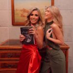 Isidora Vives Instagram - mi mejor amiga esta cumpliendo un sueño más🫶🏼 su primer libro “Y TU ¿QUÉ VES CUANDO ME MIRAS?” un libro mágico, contando la historia de amor que todos soñamos de niños. Te amo, estoy tan orgullosa de ti❤️❤️ vestido: @wearecruella fotos: @by.ikeer