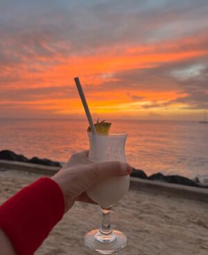 Isla Fisher Instagram - Farewell Caribbean skies 🌸