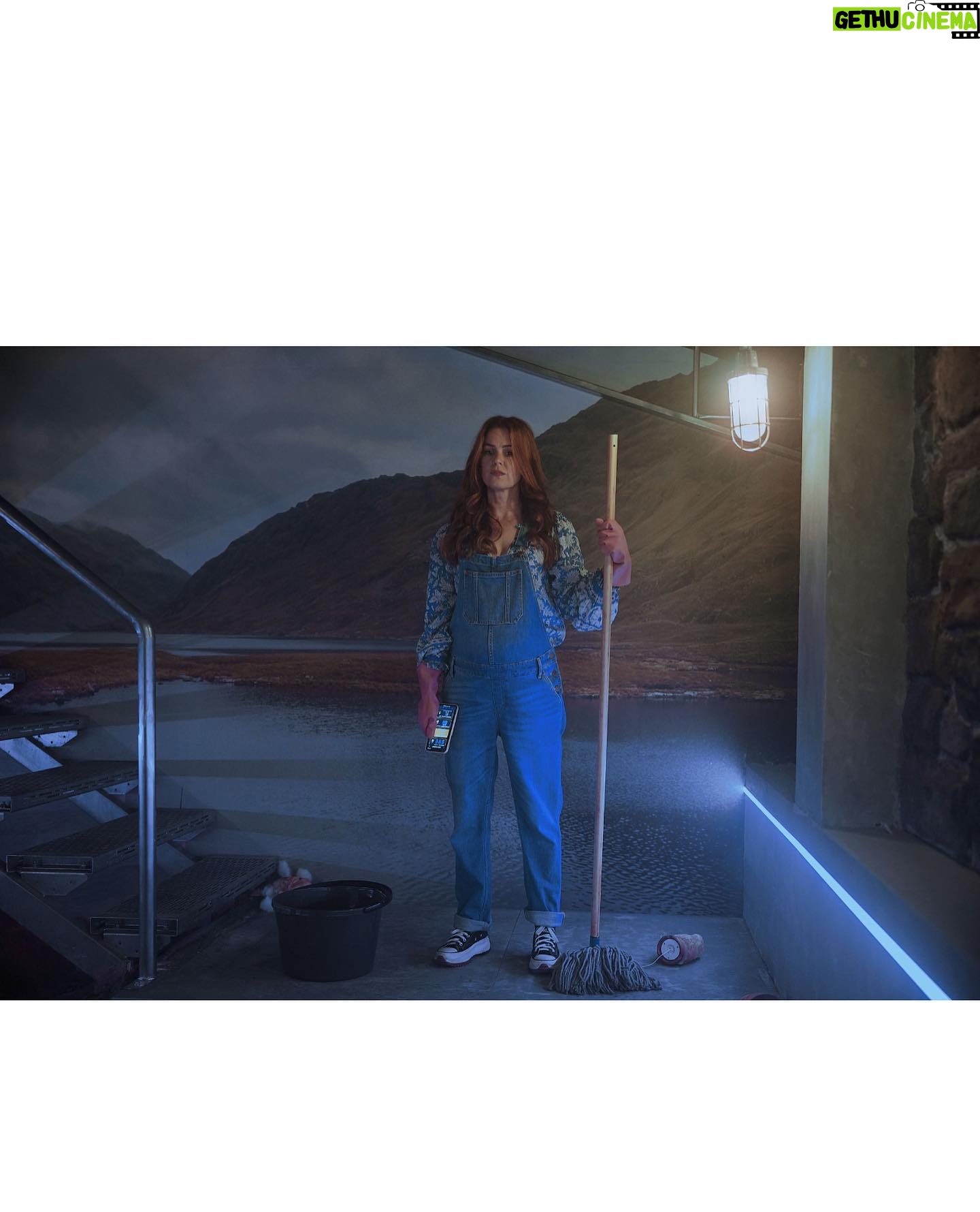 Isla Fisher Instagram - Got your attention! Now watch Wolf Like Me @stanaustralia @peacock @amazonprime 🐺