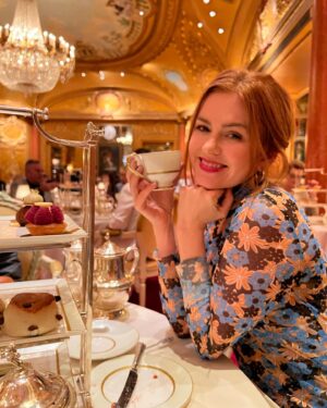 Isla Fisher Instagram - It’s Sunday, cake it easy