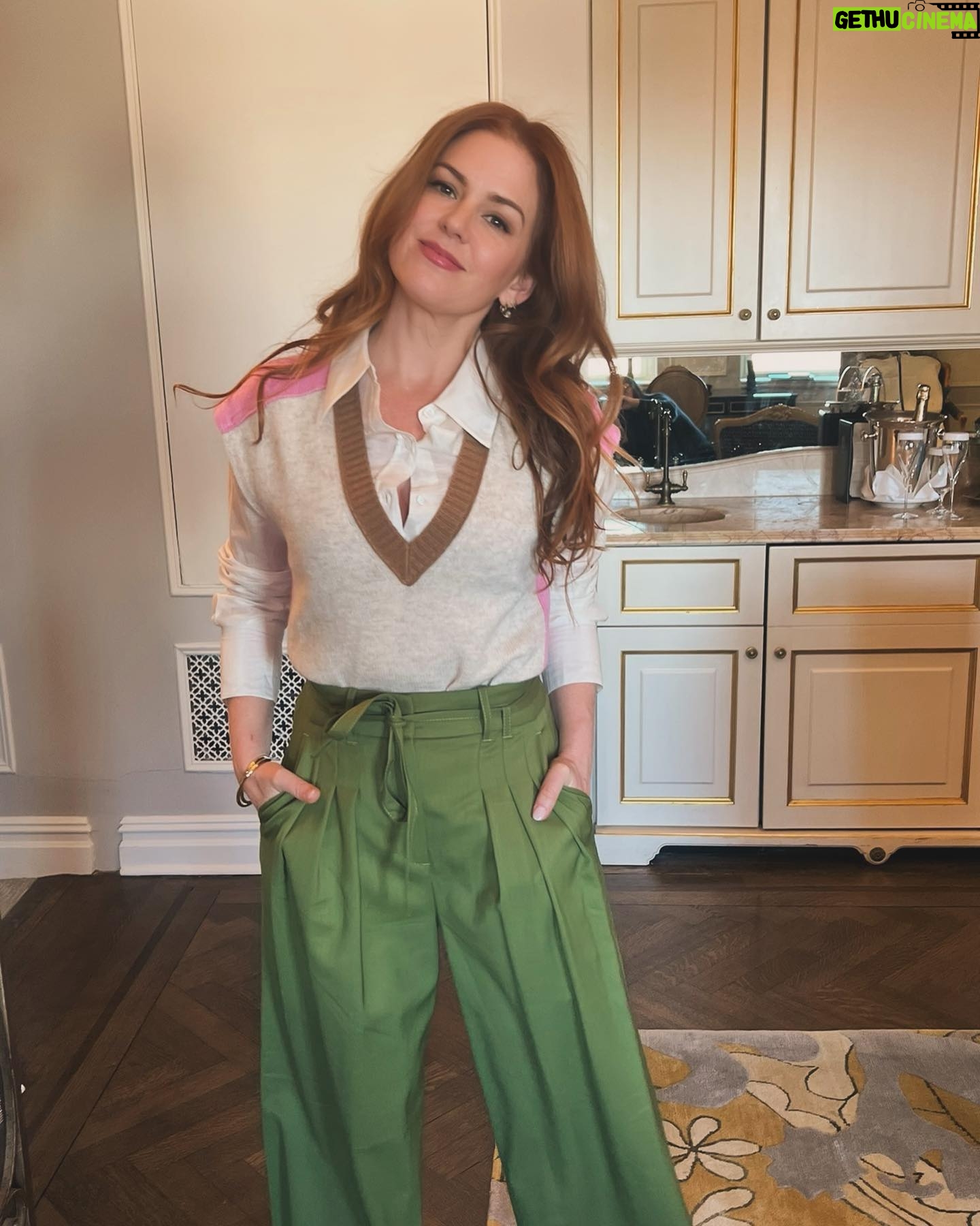 Isla Fisher Instagram - So fun to be on @thedrewbarrymoreshow and #AVclub Talking #wolflikemeseason2
