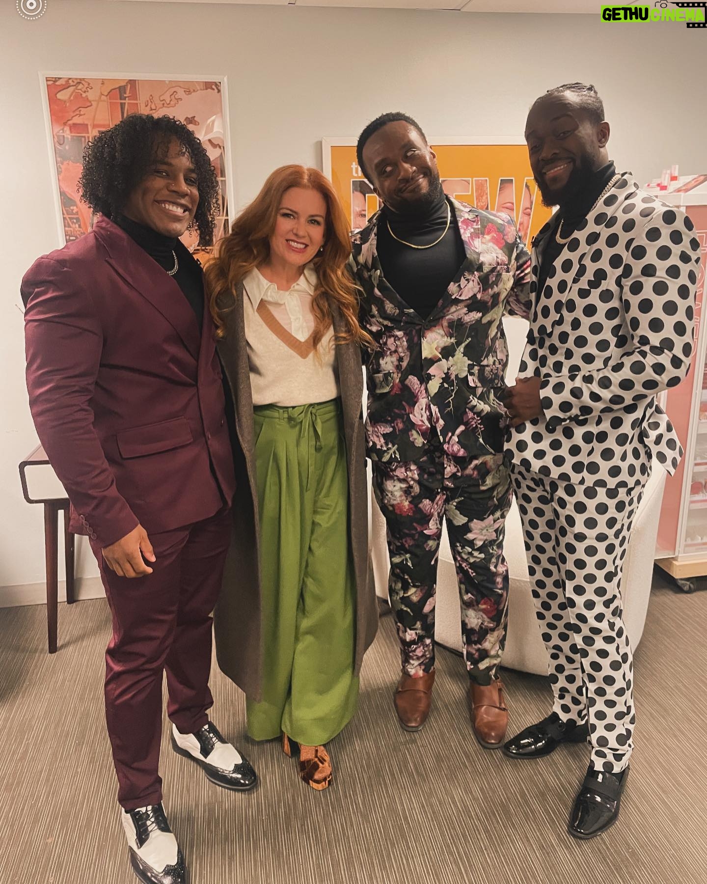 Isla Fisher Instagram - So fun to be on @thedrewbarrymoreshow and #AVclub Talking #wolflikemeseason2