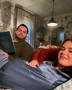 Isla Fisher Instagram - And that’s a wrap on Wolf Like Me 🐺We are so excited to bring you season 2! Thanks to the incomparable @abeforsythe the brilliant @jodimatterson and @brunapapandrea and @madeupstories our partners @stanaustralia and @peacocktv 
And to the dream cast @arieldonoghue and my fav co-star @joshgad
Thank you for a fantastic COVID filled shoot ❤️