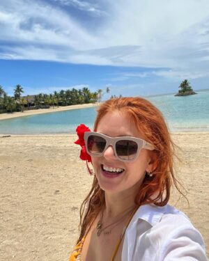 Isla Fisher Instagram - Summer photo dump ❤️🐠🧜‍♀️