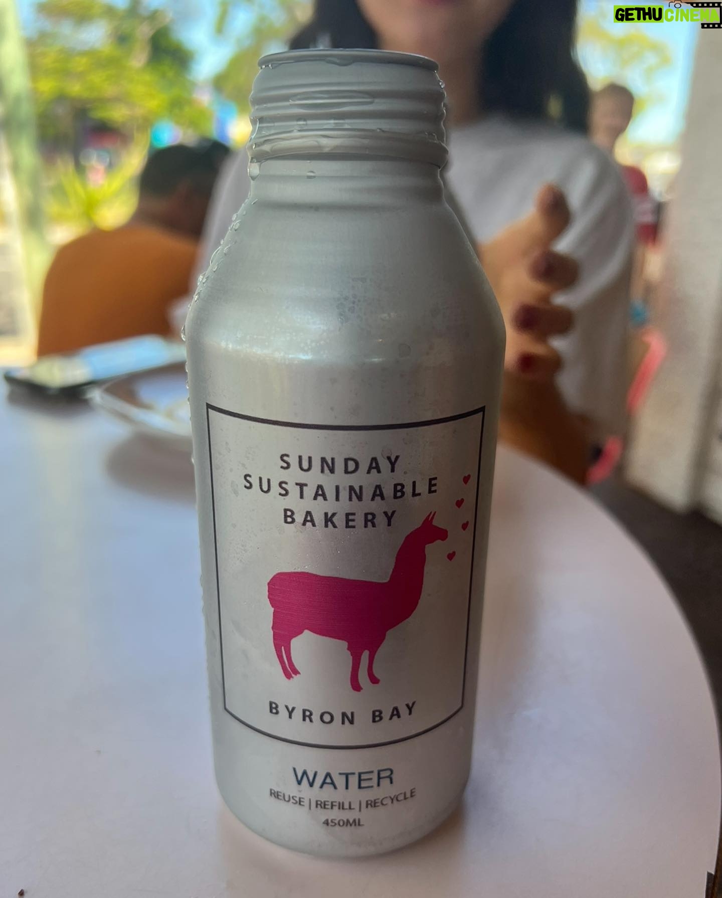 Isla Fisher Instagram - If you are in Byron Bay, 🇦🇺🦘go to the GREATEST bakery in town (tap into your inner child) #coffee @sundaysustainablebakery So proud of Conor and Katie ❤️