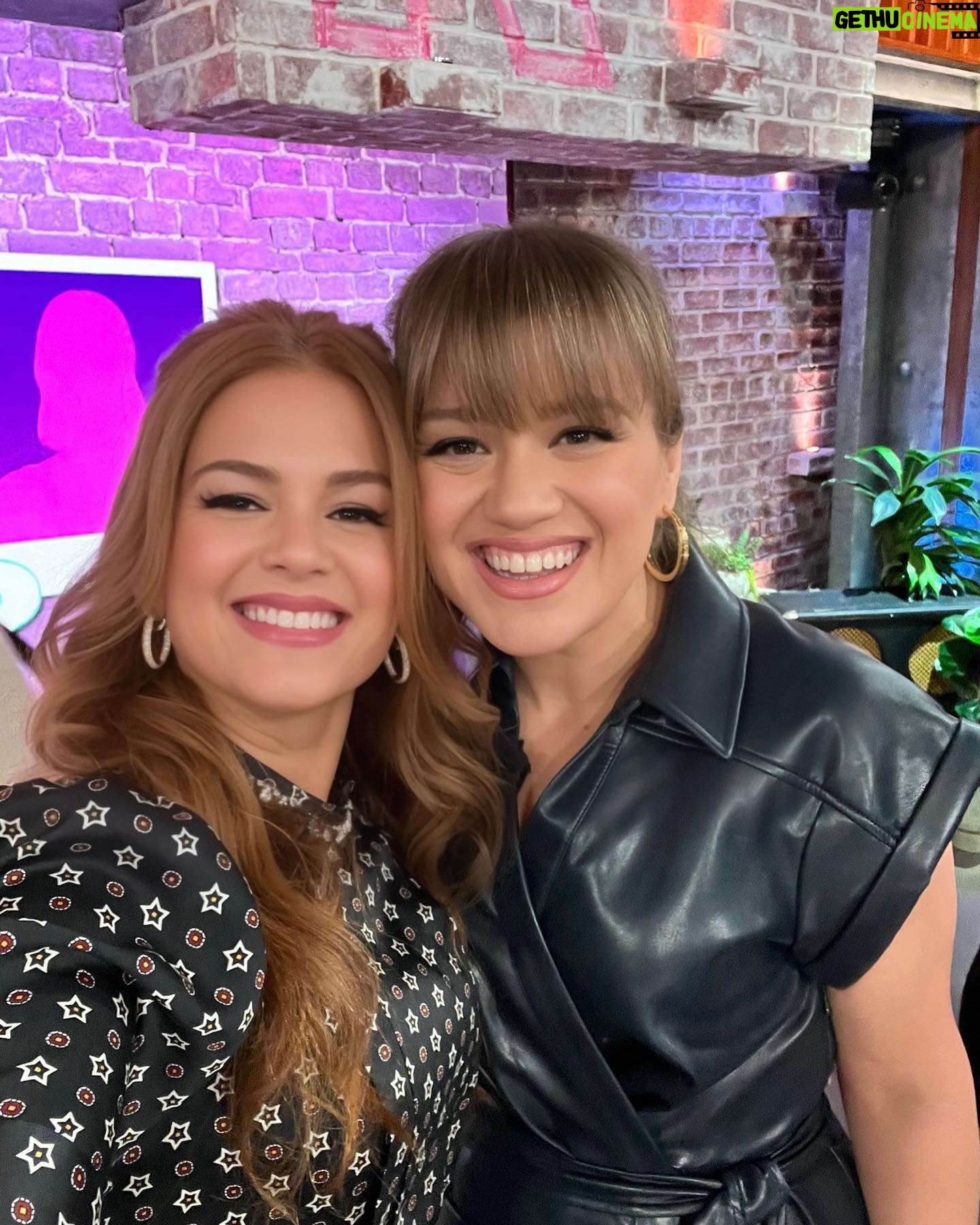 Isla Fisher Instagram - So excited to be part of the @kellyclarksonshow to chat all things #WolfLikeMe Season 2 tomorrow! Tune in!