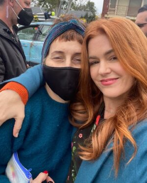 Isla Fisher Instagram - And that’s a wrap on Wolf Like Me 🐺We are so excited to bring you season 2! Thanks to the incomparable @abeforsythe the brilliant @jodimatterson and @brunapapandrea and @madeupstories our partners @stanaustralia and @peacocktv 
And to the dream cast @arieldonoghue and my fav co-star @joshgad
Thank you for a fantastic COVID filled shoot ❤️