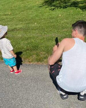 Italia Ricci Instagram - How lucky am I to have this stud by my side who dads like he was born for it. Happy Father’s Day to our favorite. ❤️‍🔥