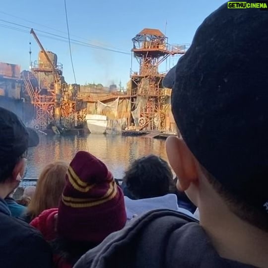 Italia Ricci Instagram - Thank you @unistudios for an incredible day! Little guy’s first trip was a huge success — Jurassic World and the Simpsons tied for his favorite ride but meeting Megatron, Optimus and Bumble Bee took the cake.. I even got to introduce him to some old friends. Also I thought there would be a bigger reaction on the Waterworld finale. He didn’t even flinch. 🤷🏻♂️