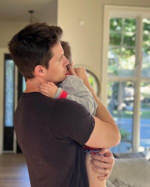 Italia Ricci Instagram - How lucky am I to have this stud by my side who dads like he was born for it. Happy Father’s Day to our favorite. ❤️‍🔥