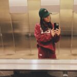 Italia Ricci Instagram - Christmas season travel getup feat. @veld.amsterdam @bauerhockey. 💚♥️