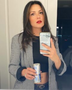 Italia Ricci Instagram - Red Bull because Vegas. 👵🏻 Thank you to everyone who made the trip such a blast! @f45_clarkson is gonna hurt after those 72 hours.. @hiltongrandvacations @topgolf @golfgamingclub …. @nachodaddylv #IYKYK