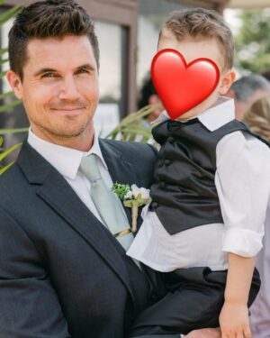 Italia Ricci Instagram - How lucky am I to have this stud by my side who dads like he was born for it. Happy Father’s Day to our favorite. ❤️‍🔥