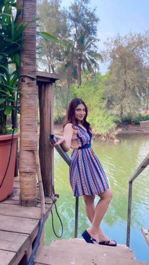Iti Acharya Instagram - Happy women’s day to all the gorgeous ladies 💗💗💗💗

#reels #travel #nature #river #riverside #travelreel #india #beautifuldestinations #instareels