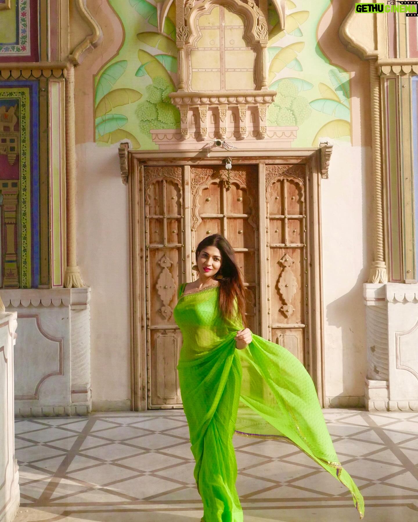 Iti Acharya - 3 Likes - Happy Ugadi and Gudi Padwa 🌾💚
Shot by @abhi.acharya.music