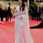 Iti Acharya Instagram – Kennedy Movie at @festivaldecannes directed by @anuragkashyap10 received with lot of love and appreciation 🌸💗

Wearing @frontierphagwara 
Styled by @natashaabothra 
Jewellery @kheajewellery 
Clutch @tarininirulaaccessories 

#cannes #cannes2023 #cannesfilmfestival #kennedy #indiaatcannes #sareeatcannes #itiacharya