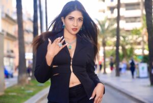 Iti Acharya Instagram - 🖤 

Wearing @brownsugar.in  Jewellery @thespatika
