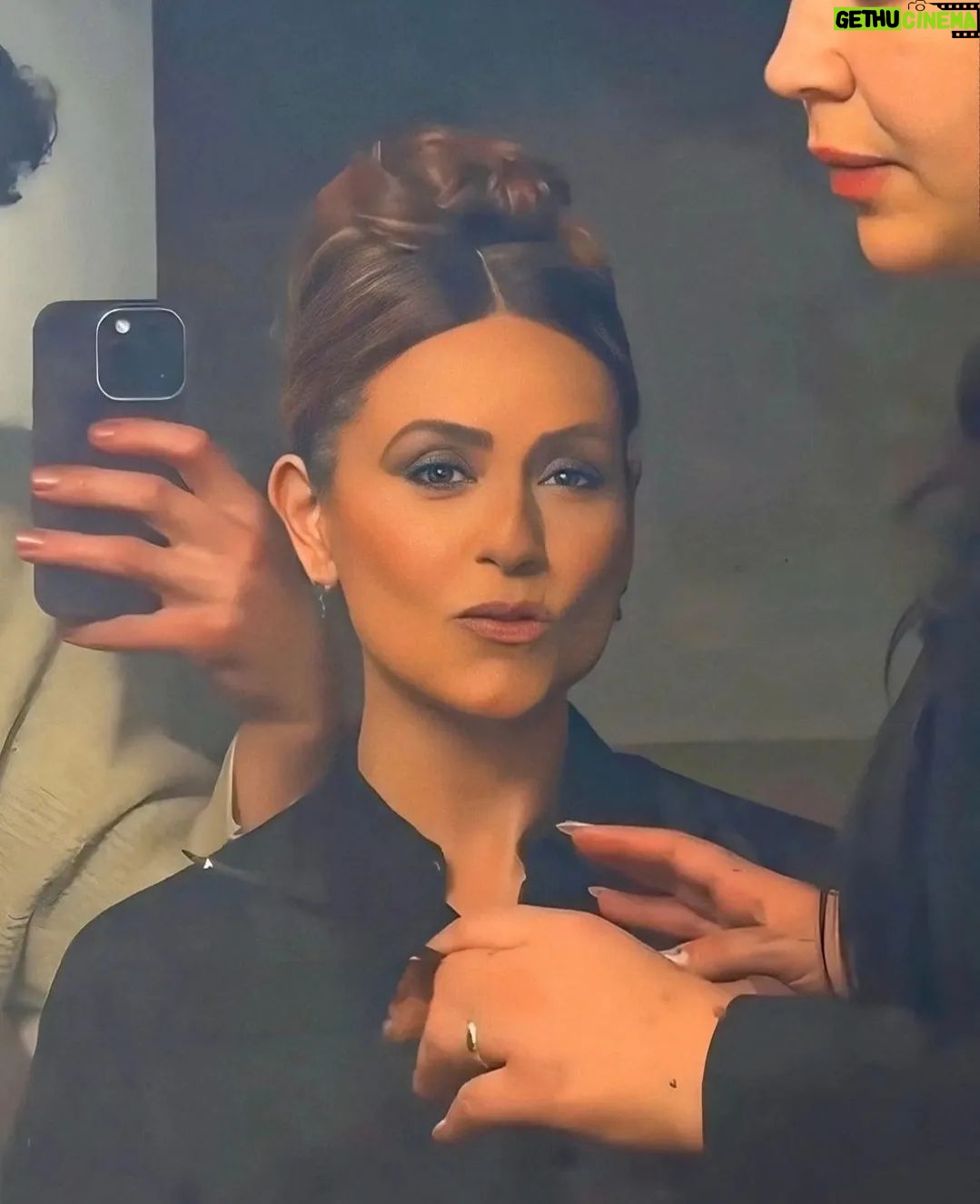 Itziar Ituño Instagram - Argeliako Annaba mediterranean film festivalen @annabafilmfestival.algeria izan naz ohore saria jasotzen. Eskerrik asko horren ondo hartzeagatik, orraztu, makilatu eta janzteagatik erregin baten modura. SHUKRAN! حصلت على الجائزة الفخرية في مهرجان عنابة لسينما البحر الأبيض المتوسط بالجزائر @annabafilmfestival.algeria. شكرًا لك على الاعتناء بي جيدًا، وتصفيف شعري، ومكياجي، وتلبيسي كملكة. شكرا! I received honor award at the Annaba Mediterranean Film Festival in Algeria @annabafilmfestival.algeria. Thank you for taking such good care of me, hair, making up and dressing me like a queen. SHUKRAN! Recibí el premio de honor en el Festival de Cine Mediterráneo de Annaba en Argelia @annabafilmfestival.algeria. Gracias por cuidarme tan bien, peinarme, maquillarme y vestirme como una reina. ¡SHUKRAN! J'ai reçu le prix d'honneur au Festival du Film Méditerranéen d'Annaba en Algérie @annabafilmfestival.algeria. Merci d'avoir si bien pris soin de moi, de me coiffer, de me maquiller et de m'habiller comme une reine. SHUKRAN ! 💄 @nailou_shl 👗 @dar_elkahina_ilhemcouture 💍 @rayere.official 💆♀️ @midou_berrhmoune 📸 @chouaiboumaraf @annabafilmfestival.algeria #argelia #annabamediterraneanfilmfestibal #annaba