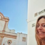 Itziar Ituño Instagram - Uri zuri hau agertu jata barriro ametsetan. "Duende"kalexka (Duende = enkantu misteriotsua) Aún se me aparece ésta ciudad blanca en sueños. Calleja "Duende" (en Andalucía, encanto misterioso e inefable). #hikateatroa #tarara #latarara #moguer #andalucía