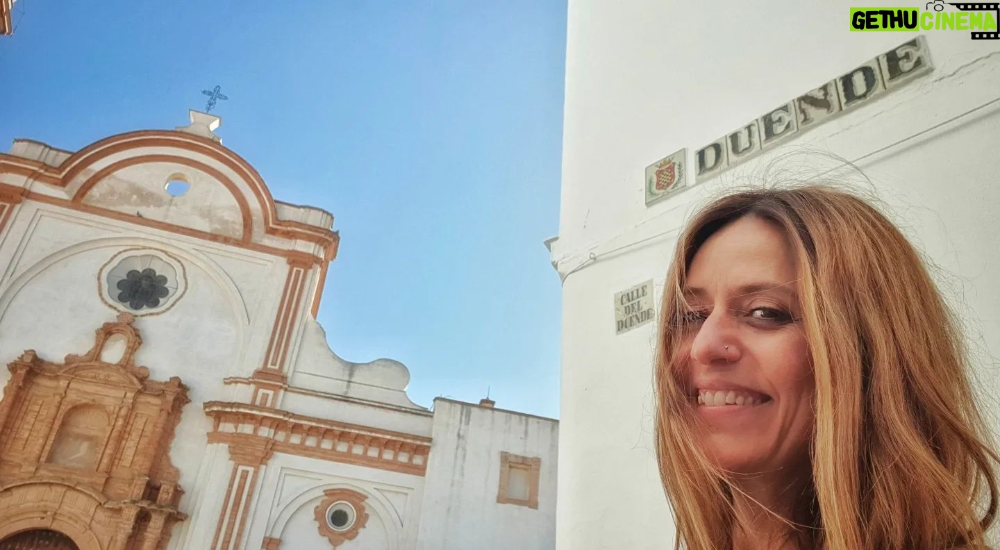 Itziar Ituño Instagram - Uri zuri hau agertu jata barriro ametsetan. "Duende"kalexka (Duende = enkantu misteriotsua) Aún se me aparece ésta ciudad blanca en sueños. Calleja "Duende" (en Andalucía, encanto misterioso e inefable). #hikateatroa #tarara #latarara #moguer #andalucía
