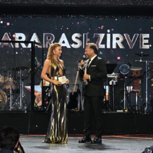 Ivana Sert Instagram - 4. Uluslararası Zirve ödüllerinden bir kaç kare…
Ödül alan herkesi tebrik ediyorum.
Bu güzel organizasyon için  @parsmedyainternational @kurban_akar @oguzunalkalafat @havvakarakush @tayyarisiksacann u da ayrıca tebrik ediyorum…
💫