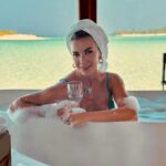 Ivana Sert Instagram - 🤍🏝️ #maldives #anantaradighu #travelphotography #travel #beautifulplaces #travelwithstyle #island #reklam