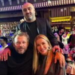 Ivana Sert Instagram – Dün geceden @parsmedyainternational @kurban_akar @oguzunalkalafat Yilbaşi yemeğimizden bir kaç kare ✨🎄
