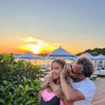Ivana Sert Instagram – Tüm Dünyayı arayıp taradıktan sonra mutluluğun kendi öz yuvanda olduğunu öğreneceksin…🙏❤️🧿 @atesertt❤️ @sezerdermenci ❤️