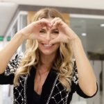 Ivana Sert Instagram – @dentblueinternational ile yepyeni bir gülüşe sahip oldum. Zor bir karardı benim için ama @dr.mehmetakbul ve @dr.halitcomez hocalarım sayesinde istediğim doğal dişlere kavuştum🙏🏻 
ARTIK DİŞ MACUN REKLAMLAR GELSİN 😁🦷

#dentblueinternational #dentblue #hollywoodsmile #emax #laminateveneer #zirconiumcrown #dentalclinic