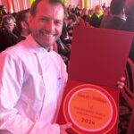 Ivana Sert Instagram - Dünyanın en prestijli gastronomi rehberlerinden biri olan Gault&Millau Türkiye rehberinde @giaurla olarak ödüle layık görülmek bizi çok onurlandırdı..Dereceye giren restaurantımız @giurla ve sevgili şefimiz @srknckrsrknckr👏🍾 ve tüm ekibe teşekkürler…. @sezerdermenci ♥️ @gaultandmillauturkiye @gokmensozen @cpkempinski #gastronomia #urla #