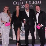 Ivana Sert Instagram – Öncelikle 20 yıldır istikrarlı ve kaliteli bir anlayışla bu güzel gecelere imza atan @gelindamatdergisi ‘ne  @ferhatmugurtay ‘a çok teşekkürler… Ayrıca almış  olduğum MODA İKONU🏆 ve Beyaz Tv’de yayınlanan İş Dünyası proğramı🏆  için aldığım 2 ödül içinde onur duydum..Emeği geçen herkese sonsuz teşekkürler…
@parsmedyainternational 
@gelindamatdergisi 
@fuatpasayalisi 
@kurban_akar @oguzunalkalafat 
@ferhatmugurtay