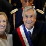 Ivette Vergara Instagram – Mis condolencias para la familia Piñera Morel, para Cecilia, sus amigos. La trágica e inesperada partida del Ex Pdte Sebastián Piñera deja un vacío en la política pero aún más en el corazón de su familia… un abrazo enorme para Cecilia Morel, su compañera de vida con quien además, compartia una gran vocación por el servicio público, por un país mejor.

Fue para el terremoto del 2010 que Cecilia, me recibió en La Moneda para escuchar el loco proyecto que queríamos realizar…transmitir los partidos de nuestra selección Chilena en el mundial de fútbol a los damnificados del terremoto.  A través de pantallas gigantes, con la ayuda del mundo circense que prestaba sus carpas, empresas que donaban desayunos y almuerzos… Cecilia y el Ex Presidente Piñera no dudaron en sumarse y nos acompañaron a cada ciudad donde estuvimos.. compartieron con cientos de chilenos que más que nunca necesitaban apoyo. Entre medio del dolor,  que llegara el Presidente a verlos, a compartir, a gritar por Chile como un chileno más, fueron momentos inolvidables. Esta acción, más allá de su aparente simplicidad, simbolizó un momento de unidad y alegría en medio de la adversidad, reflejando la humanidad y el compromiso del ex Pdte Piñera y de Cecilia con su gente.

Con respeto y solemnidad deseando que el ex Presidente encuentre descanso eterno y paz en su último viaje…Que su legado de servicio y dedicación nos una y sigamos construyendo el Chile que todos queremos. QEPD Sebastián Piñera ✨🙏🏼🇨🇱