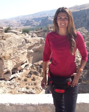 Ivette Vergara Instagram - #FBF 2011 “La Ruta de Gengis Khan” más de 13 países en poco menos de 3 meses…un recuerdo imborrable…los viajes han sido una parte fundamental en mi crecimiento tanto personal como profesional…decisiones a veces difíciles cuando tienes que dejar a tus hijos y familia por un tiempo… aún recuerdo que cada vez que dormía despertaba con esa sensación de angustia de no tenerlos a mi lado…no sé de dónde saqué fuerzas para continuar…o sí sé…el compromiso con mi equipo, cada uno con la pasión por nuestro  trabajo … cada destino ha sido un maestro silencioso, mostrándome que el poder de elegir mi camino y construir mi futuro está en mis manos. A través de culturas desconocidas, idiomas extranjeros y paisajes que quitan el aliento…he aprendido a valorar la belleza de perseguir mis sueños y buscar mi felicidad en cada oportunidad que la vida me presenta. Los viajes me han enseñado que nuestra jornada es un lienzo en blanco, y somos libres de pintarlo con los colores de nuestras pasiones y sueños…y tú? Que estás haciendo por lograr tus sueños?? Los leo…✨🔥❤️

#ViajesTransformadores #CrecimientoPersonal #SueñosYRealidades #viajes #pasion #sueños #desarrollopersonal