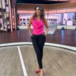 Ivette Vergara Instagram - ¡No hay nada más cierto que vivir el ahora con intensidad y propósito… dejando atrás las sombras del pasado y liberándonos de la incertidumbre del futuro…En este instante que estás leyendo esto reside tu verdadero poder: la capacidad de moldear tu realidad y abrazar cada experiencia de tu vida con gratitud y valentía. Despreocúpate de las voces ajenas; tu camino es único y tus decisiones son el lienzo de tu propia obra maestra. Respira, sonríe, y permítete ser plenamente tú, aquí y ahora, donde la vida realmente sucede🔥❤️ #ViveElAhora #LibertadDelPasado #CreaTuRealidad #PlenitudPresente #AutenticidadYCoraje #usa #mexico #colombia #peru #chile #canada #argentina #aquiyahora #emprendedores #mujeresemprendedoras