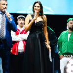 Ivette Vergara Instagram – Segunda noche de la fiesta de los 130 años de Cabildo!! Más de 12.000 personas bailando y disfrutando!!🔥 Felices con @fersolabarrietac compartiendo con tanta gente!! Gracias por el cariño!!! 🙏🏼❤️
•

Look @majo_olas 
Vestido: @makarena_montaner 
Joyas: @swarovski 
Maquillaje y pelo: @samuelrubio_oficial 
Zapatos: @zapatoskarensapiain 

📸  @derekfernandez
