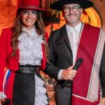 Ivette Vergara Instagram – Cuatro jornadas increíbles vivimos en Olmué. Gracias por el cariño de su gente!!❤️❤️ Junto a @fuentesilva lo pasamos espectacular y disfrutamos a concho del festival folclórico más importante del país 🇨🇱
Gracias a todos los trabajadores que hacen posible el festival, a  @tvn y a mi equipo!!🔥❤️
• 
Styling: @majo_olas
💄: @oscarbravo_a
💇🏻‍♀️ @sritanino y @samuelrubio_oficial @extensionesrapunzzel 
👠: @zapatoskarensapiain
👗: @makarena_montaner
💅🏻: @elevenstudio_cl
💎: @swarovski
💁🏽‍♀️: @nicolenovoam 
🎥: @derekfernandez