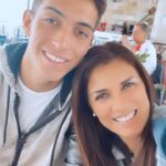 Ivette Vergara Instagram – ¡Felices 21 años, mi vida! Parece que fue ayer cuando llegaste a nuestras vidas, trayendo un torbellino de emociones y alegrías. Desde el primer momento, supimos que eras especial. Tu gracia, cariño, espontaneidad y ese sentido del humor tan característico han sido la chispa que ha iluminado nuestros días, haciendo que cada momento contigo sea inolvidable. A lo largo de estos años, te he visto crecer y evolucionar, y no puedo evitar sentir un profundo orgullo al ver al hombrecito responsable, amoroso y determinado en el que te has convertido. No hay palabras que puedan expresar cuánto te amo y cuánto significas para mí. ¡Que este nuevo año en tu vida esté lleno de aventuras, aprendizajes y éxitos! Eres uno de mis 3 tesoro y siempre lo serás. 🌟❤️🔥
#cumpleaños #felicidades #bendiciones #21 #amor #recuerdos #Celebrando21AñosDeLuzYAmor #Felices21Años #HijoMíoMiOrgullo #CelebrandoLaVida #21AñosDeAventuras
#CreciendoJuntos #MomentosInolvidables
#AmorInfinitoPorTi