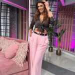 Ivette Vergara Instagram - El camino hacia el éxito está pavimentado por la perseverancia, decisión y acción!!❤️🔥 La perseverancia es nuestro aliado más fuerte en los momentos de desafío, recordándonos que cada paso, por pequeño que sea, nos acerca a nuestra meta. Tomar decisiones firmes y claras es el motor que impulsa nuestro viaje. La acción es la carta más poderosa, transformando nuestros sueños y planes en realidad. Lo más importante es el poder de empezar hoy, de hacer ese pequeño esfuerzo adicional, de decidir con convicción y de actuar con determinación. ¡Un futuro brillante está al alcance de nuestra mano, y con perseverancia, decisión y acción, no hay nada que no podamos lograr! 🔥🔥 que nada ni nadie te limite…de ti depende el éxito en tu vida…y tú estás listo para partir??? Los leo ❤️ Look: @majo_olas 💇🏻‍♀️: @jacqui_armijo 💋: @catalan_fabiola #exito #sueños #desafios #perseverancia #accion #decision #motivacion #futuro #caminoalexito