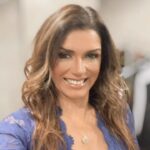 Ivette Vergara Instagram - Cada día doy gracias a Dios, no solo por los retos y logros, sino también por las oportunidades, las lecciones que a veces vienen disfrazadas de obstáculos…mis trabajos me apasionan, mis equipos me inspiran y en mi gran compañero @fuentesilva encuentro apoyo y lealtad…cada ocasión que trabajamos juntos siento que saco mi mejor versión, agradecida de cada momento, lo bueno y lo difícil, porque todo contribuye a mi crecimiento y propósito…ser cada día una mejor persona ✨🙏🏼 👗: @vestidosunique #trabajo #equipo #compañeros #mimejorversion #bendiciones #agradecida #Dios #aprendizaje #crecimiento #metas #sueños #propositos