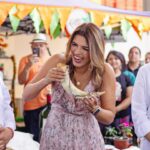 Ivette Vergara Instagram - Ya estamos listos para la fiesta folclórica más importante de nuestro país 🇨🇱 Un honor animar una vez más el Festival del Huaso de Olmué y que mejor con mi querido @fuentesilva . Nos vemos hoy por las pantallas de @tvn 💕❤️ • Styling: @majo_olas 💄: @oscarbravo_a 💇🏻‍♀️ @sritanino y @samuelrubio_oficial 👠: @zapatoskarensapiain 👗: @vestidosunique 💅🏻: @elevenstudio_cl