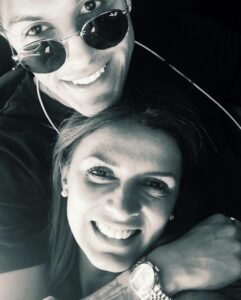 Ivette Vergara Instagram - ¡Feliz Día, Mamás! Hoy celebro ser madre de tres maravillosos hijos, verdaderos regalos del cielo, agradezco a Dios por cada uno de ellos, celebro a mi madre y a las madres de mi familia🙏🏼❤️ y quiero enviar un abrazo colmado de amor a todas las madres del mundo. Un cariño especial para aquellas que, por distintas circunstancias, no pueden estar con sus hijos hoy, y un recuerdo lleno de ternura para las que nos han dejado. Cada madre es un tesoro invaluable, y hoy celebramos la fortaleza y el amor incondicional que todas entregamos a nuestros hijos✨🙏🏼. ¡Feliz Día de las Madres!💕🌷 #diadelamadre #mamá #felicidades #hijos #mamaorgullosa #amorincondicional #latinosenmiami #latinosenusa #mexico #peru #latinosinvancouver #latinosencanadá #latinosenindiana #mamasdelmundo #amordemama