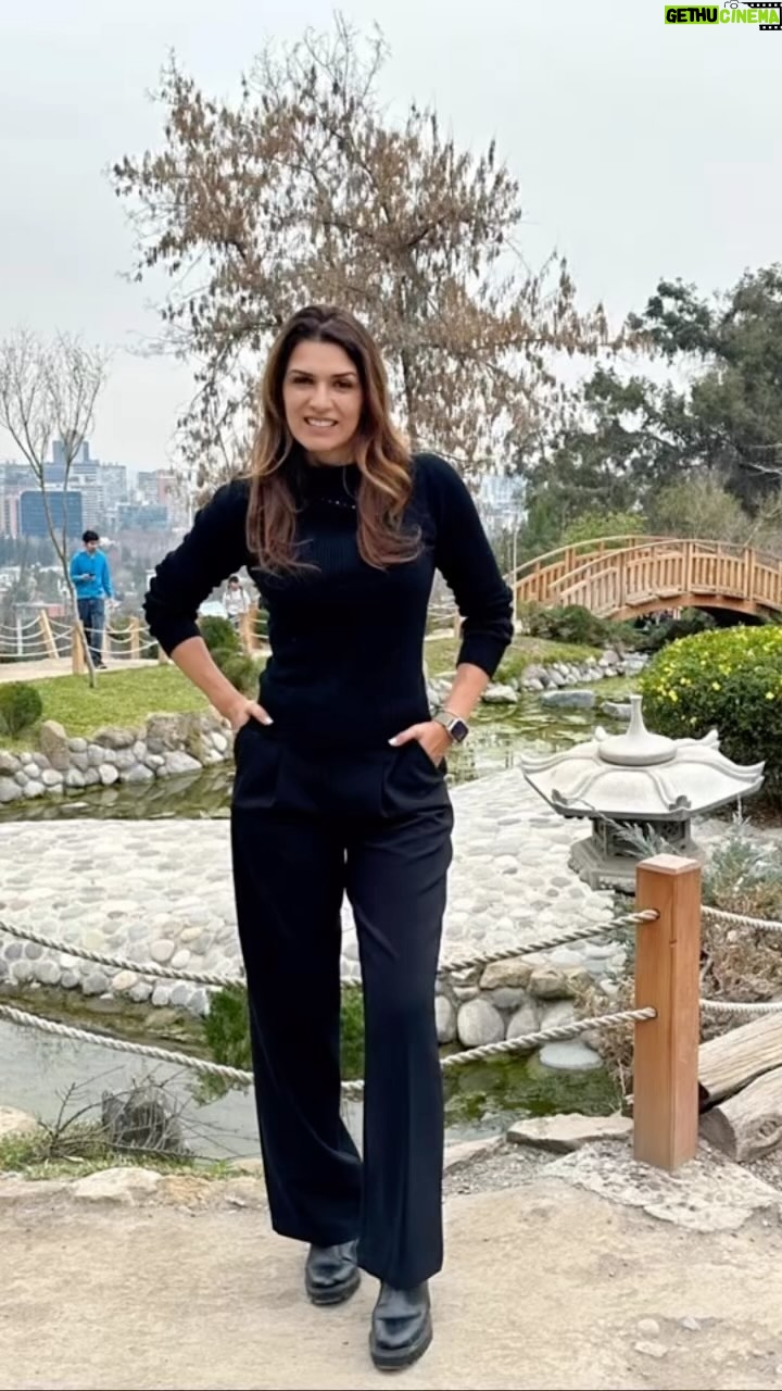 Ivette Vergara Instagram - Los momentos en la vida son únicos y fugaces, y es en ellos donde hallamos nuestra verdadera felicidad…son momentos. Cada uno tiene que perseguir sus sueños con determinación, aprovechando cada instante y oportunidad…aunque a veces cueste…hallarás la verdadera felicidad en el camino. La vida se mide en la calidad de los instantes, no en el tiempo…el tiempo pasa y las oportunidades también…que nada ni nadie te paralice🔥 tú no pares!!…sigue adelante 💕❤️🔥 #SigueTusSueños #ViveElMomento #creeenti #vuela #hijos #soltar #amar #vivir #mexico #usa #peru #colombia #argentina #chile #aquiyahora #vamospormas #metas #sueños #tupuedes #nopares #felicidad #buscatufelicidad
