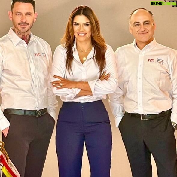 Ivette Vergara Instagram - Cada día es una nueva oportunidad para crecer, colaborar con mi equipo y alcanzar nuestras metas colectivas…soy una mujer apasionada y comprometida, forjada en la adversidad y fortalecida por la disciplina ✨🔥aprendí desde niña a enfrentar mis miedos y salir de mi zona de confort…Cada paso que doy es una afirmación de mi creencia de yo puedo…por eso hoy elijo disfrutar el aquí y ahora, vivir intensamente y construir con amor y pasión…porque cada día es un lienzo en blanco esperando ser pintado con la historia que te quieres contar… así que levántate, respira profundo y atrévete a conquistar el mundo con luz propia ✨🙏🏼❤️ #mujerooderosa #empoderamientofemenino #pasionportutrabajo #disciplinaycompromiso #aquiyahora #construyeconamor #mexico #usa #argentina #peru #chile #colombia #sueños #sueñosenaccion #atrevete