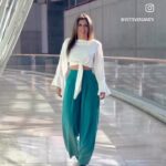 Ivette Vergara Instagram - De cero a glam en minutos ✨ Al igual que con el maquillaje, la magia del emprendimiento comienza con un lienzo en blanco y la valentía para dar el primer paso. ..así comenzó mi historia hace 3 años sin saber nada de negocios ni emprendimiento, pero con la convicción y decisión de lograr mis sueños y metas…no hay fórmula secreta más que trabajo, disciplina y perseverancia.. No importa si estás empezando o ya tienes experiencia, cada pincelada, cada decisión, te acerca más a la obra maestra que estás creando…a la vida de tus sueños ¿Estás Lista para comenzar tu transformación? Recuerda que la vida que quieres…Sólo de ti depende…NO ESPERES MÁS Y TOMA ACCIÓN❤️🔥 #TransformacionDeBelle #MaquillajeMagico #EmprendimientoCreativo #PasoAPaso #MiHistoriaDeExito #BeautyJourney #GlamLook #EmprendeConEstilo #BrillaConTuPropioLuz #mexico #usa #chile #argentina #peru # colombia #inspiraciondedomingo #beautyreel#makeupmagic #emprendetuhistoria”