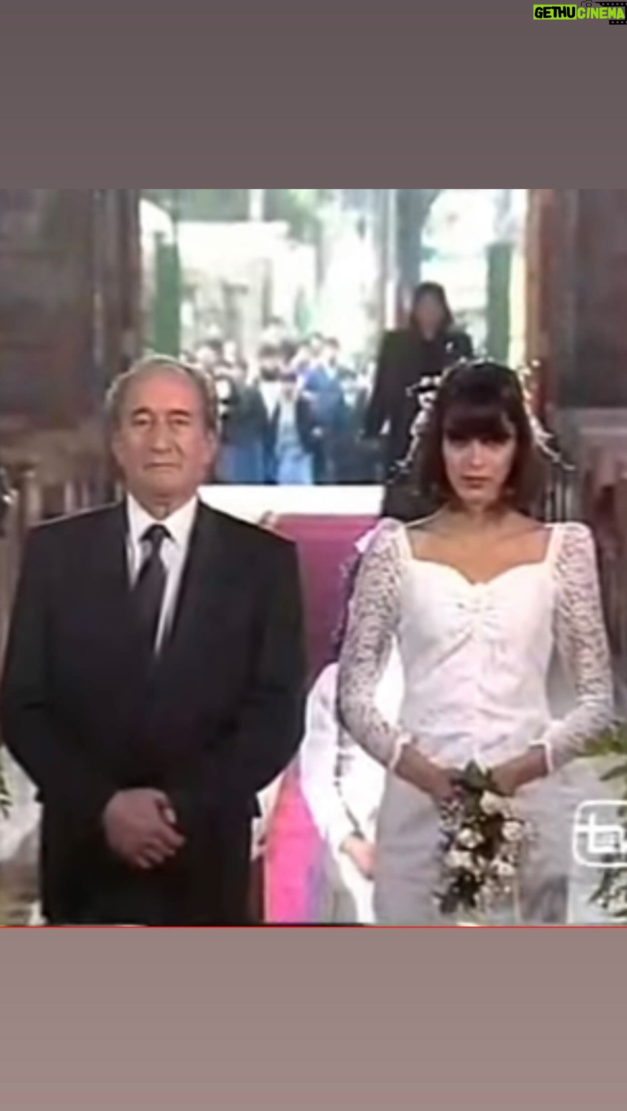 Ivette Vergara - 36.3K Likes - Con el corazón lleno de tristeza y gratitud te decimos adiós, tu luz brilló en cada papel que interpretaste…como cuando me recibiste en Marrón Glace y me guiaste como a una hija, nos dejas un tremendo legado, no solo tu talento sino tu calidez y generosidad sin igual…fue un regalo conocerte y aunque hoy nos duela tu partida…tu espíritu y tu arte estarán siempre en nuestros corazones!! Vuela Alto querido Luis Alarcon 🙏🏼✨ QEPD
#descansaenpaz #teleseries #gracias #homenajeluisalarcon #recordandoluisalarcon #legado #actor #hastasiempre #actorchileno #homenaje