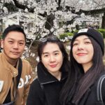 Ivy Shao Instagram – 今天才是入學第一天，
前幾天妹妹和經紀人都陪著我飛來，
幫我整理準備了一切，也一起玩了幾天，
到現在才是真的一個人在家，
那樣安安靜靜的日本行，
一進家門看到妹妹留下的字條差點爆淚，
本打算獨自隻身前往的我，
卻被兩個牡羊座徹底照顧著。
在一個完全沒有基礎的語言下生活，
突然再一次練習獨立，既緊張又期待。
謝謝愛護我的兩位，這趟旅程換我獨自前行。

#日本語はよくわかりません
#最常講的一句話
#放假充電開始
#麻煩留言請回日文😂