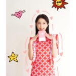 Ivy Shao Instagram - 即將到來的母親節， 你們準備送給媽媽什麼禮物呢？ 除了給媽媽愛的擁抱外， 還有不間斷的美麗 @uruhime.momoko.official 媽媽一整年的微笑由我買單 🧏🏻‍♀️ #momo #神經醯胺 #潤姬桃子