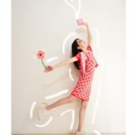 Ivy Shao Instagram - 即將到來的母親節， 你們準備送給媽媽什麼禮物呢？ 除了給媽媽愛的擁抱外， 還有不間斷的美麗 @uruhime.momoko.official 媽媽一整年的微笑由我買單 🧏🏻‍♀️ #momo #神經醯胺 #潤姬桃子