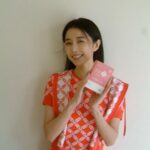 Ivy Shao Instagram - 即將到來的母親節， 你們準備送給媽媽什麼禮物呢？ 除了給媽媽愛的擁抱外， 還有不間斷的美麗 @uruhime.momoko.official 媽媽一整年的微笑由我買單 🧏🏻‍♀️ #momo #神經醯胺 #潤姬桃子